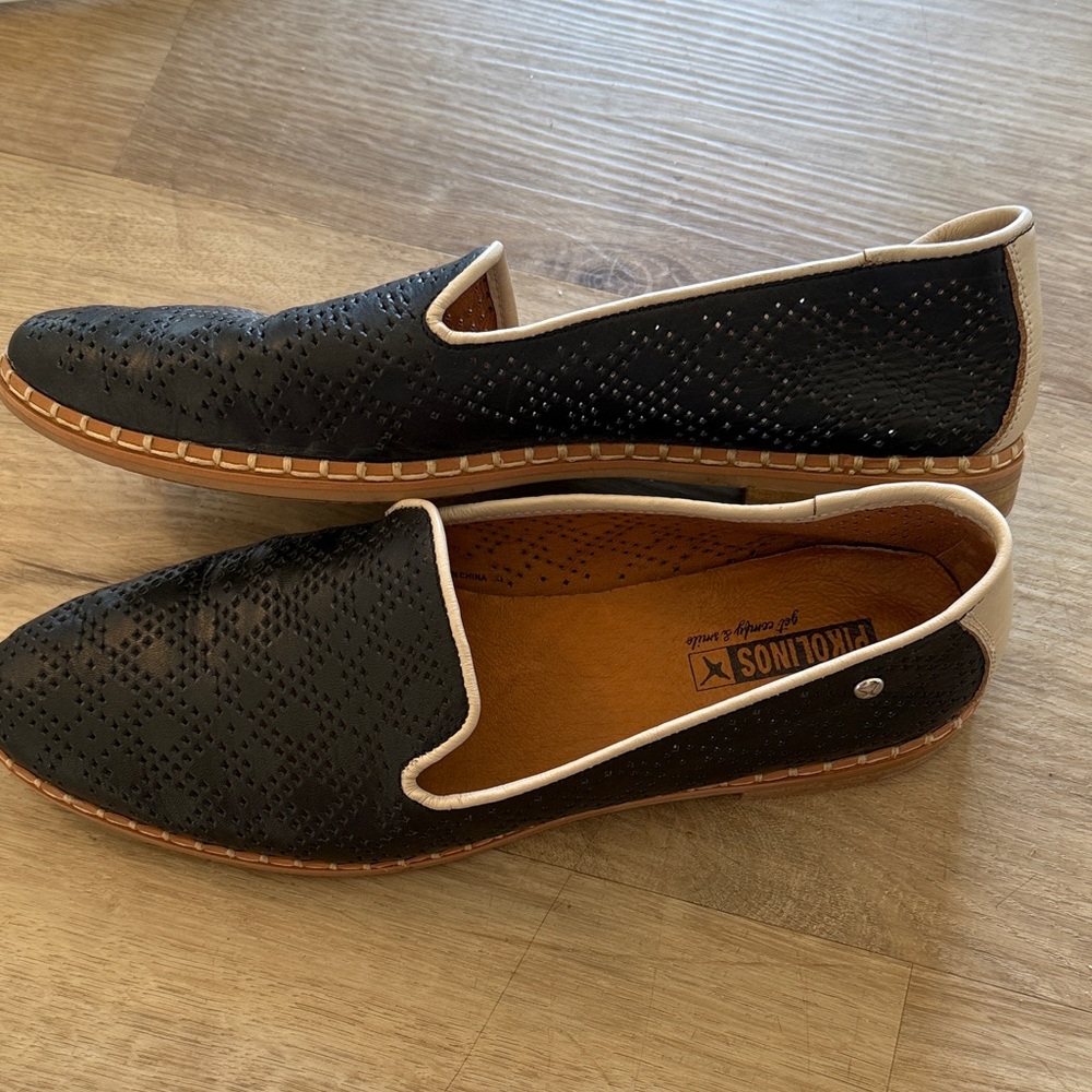 Womens Pikolinos leather euro size 39 Perforated Slip-On Loafers